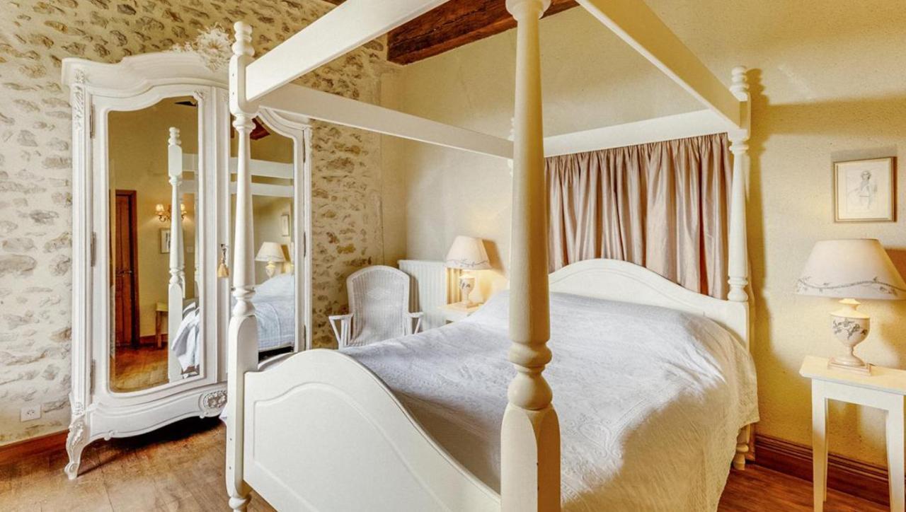 Bed and Breakfast 14Th Century Priory In Pressigny à Pressigny  Extérieur photo