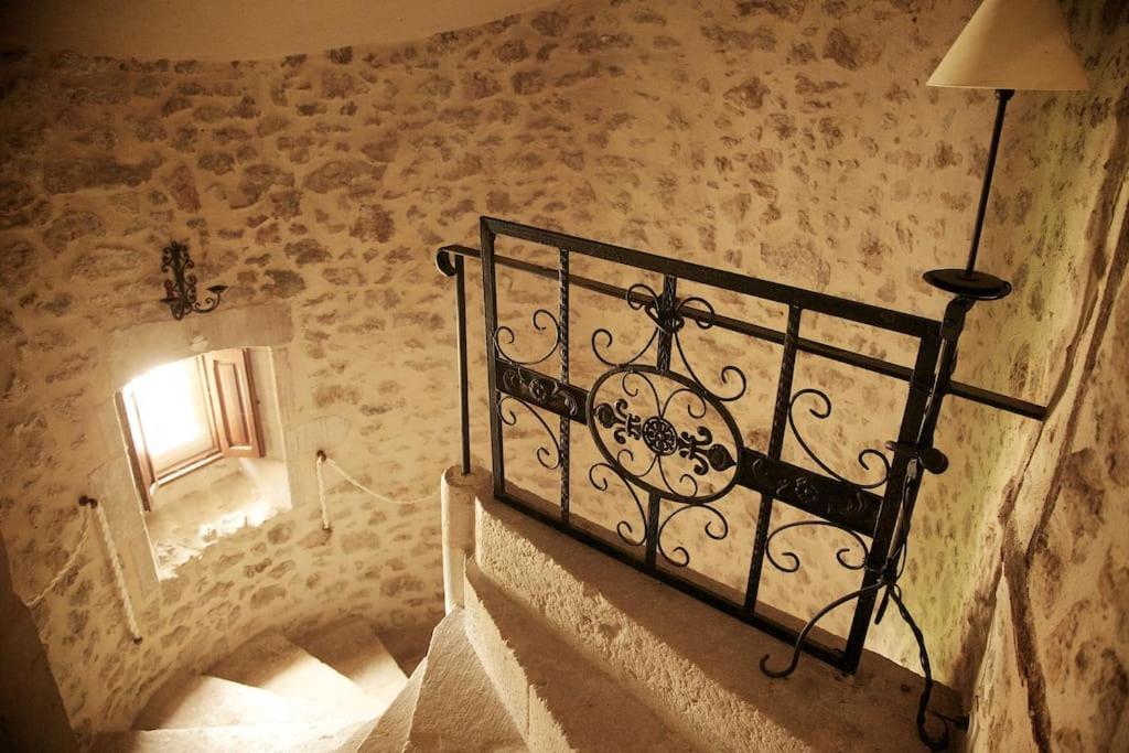 Bed and Breakfast 14Th Century Priory In Pressigny à Pressigny  Extérieur photo